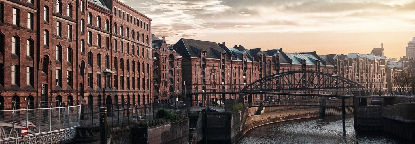 hamburg-speicherstadt-abenddaemmerung.jpg